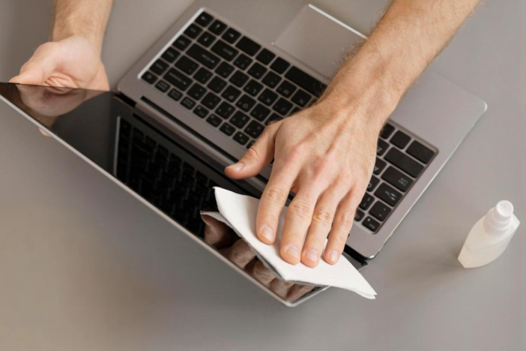 Como limpar a tela do notebook